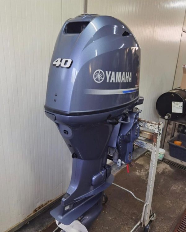 2017 Yamaha 40 hp 4- stroke 20'' Shaft Remote Steer outboard motor